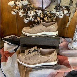 Zara Woman Platform Fringe Patent Wingtips Womens Size 7.5/38 EUC